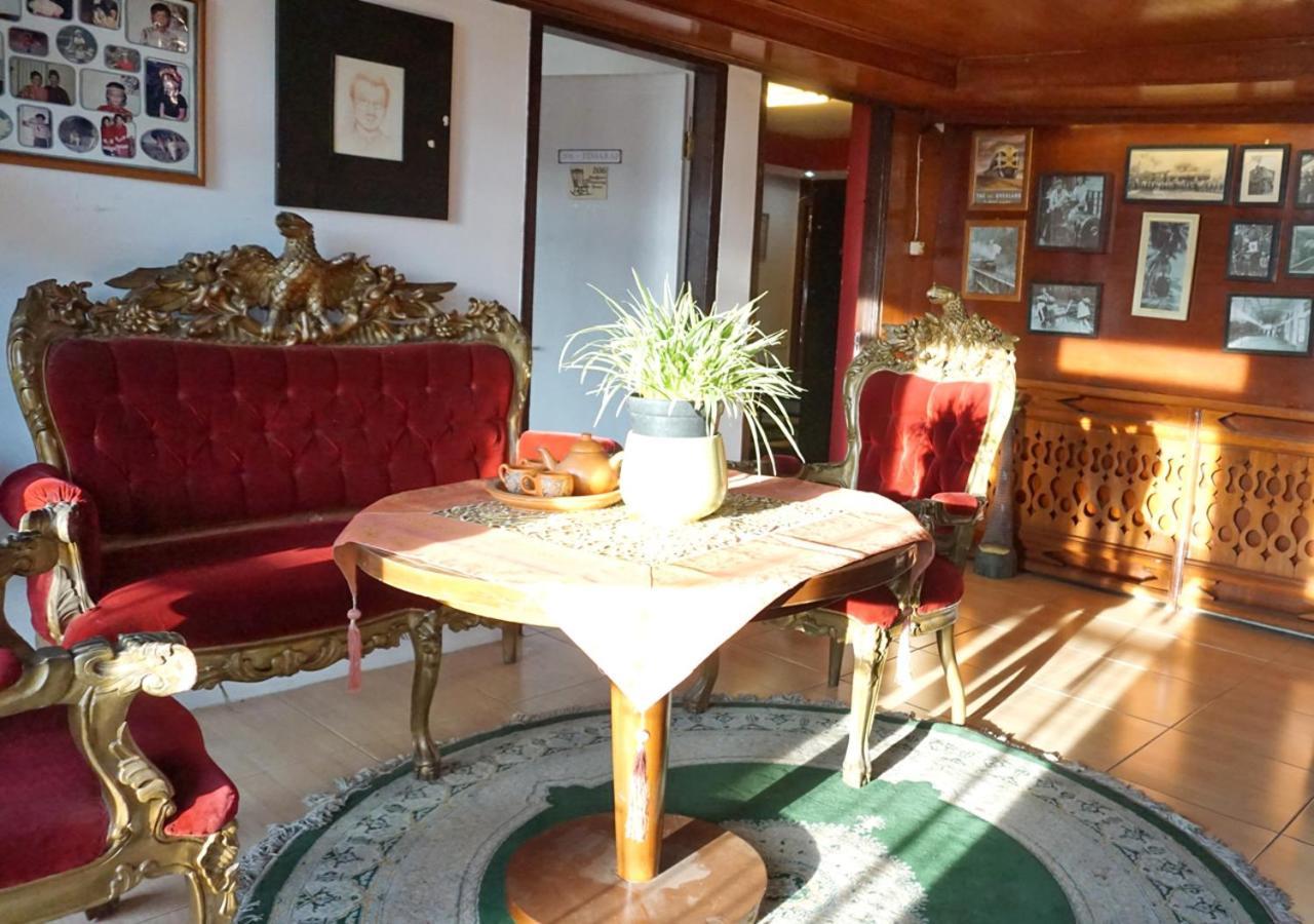 Badjoeri Ethnic Wooden Homestay Bandung Eksteriør billede