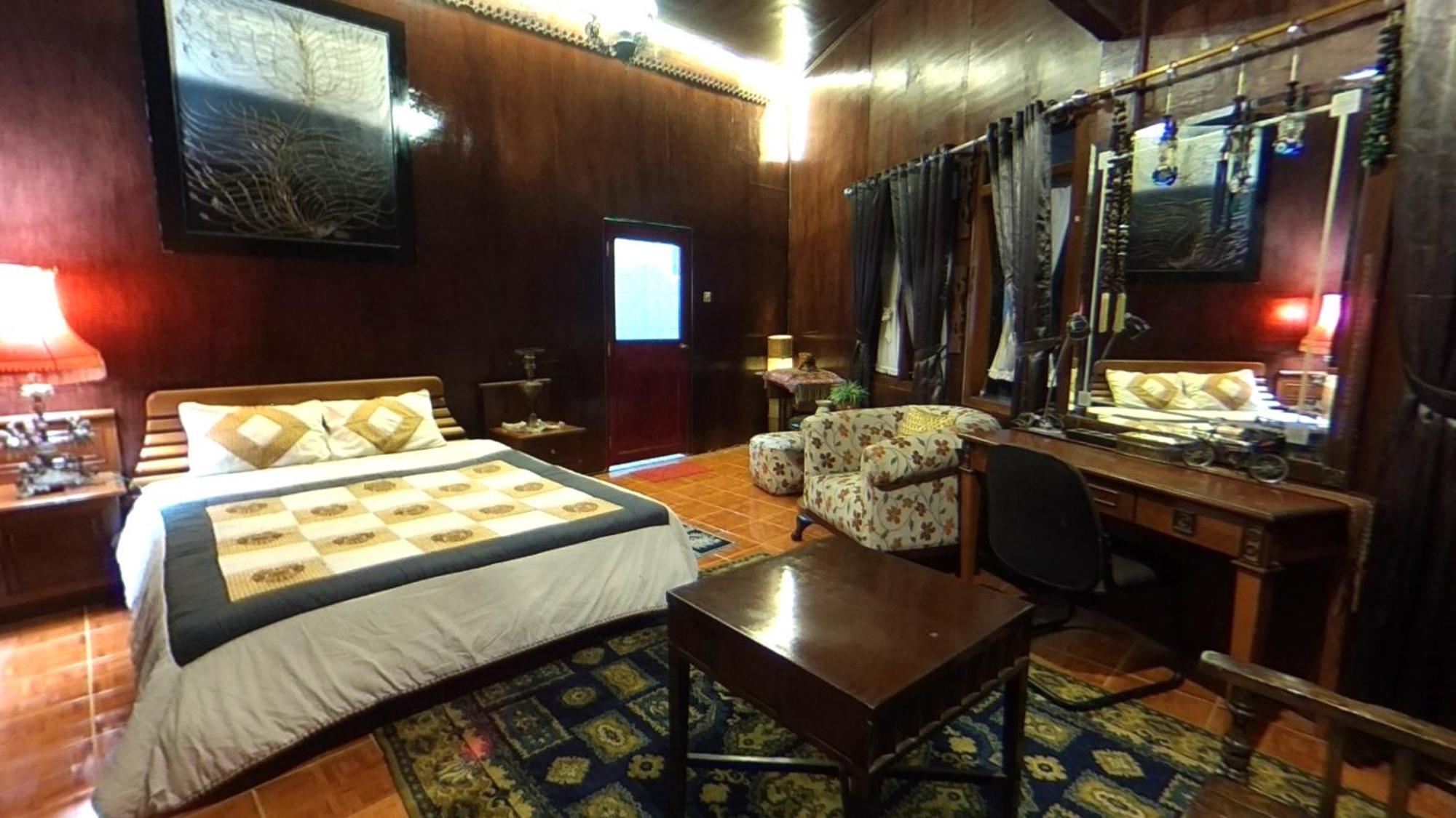 Badjoeri Ethnic Wooden Homestay Bandung Værelse billede
