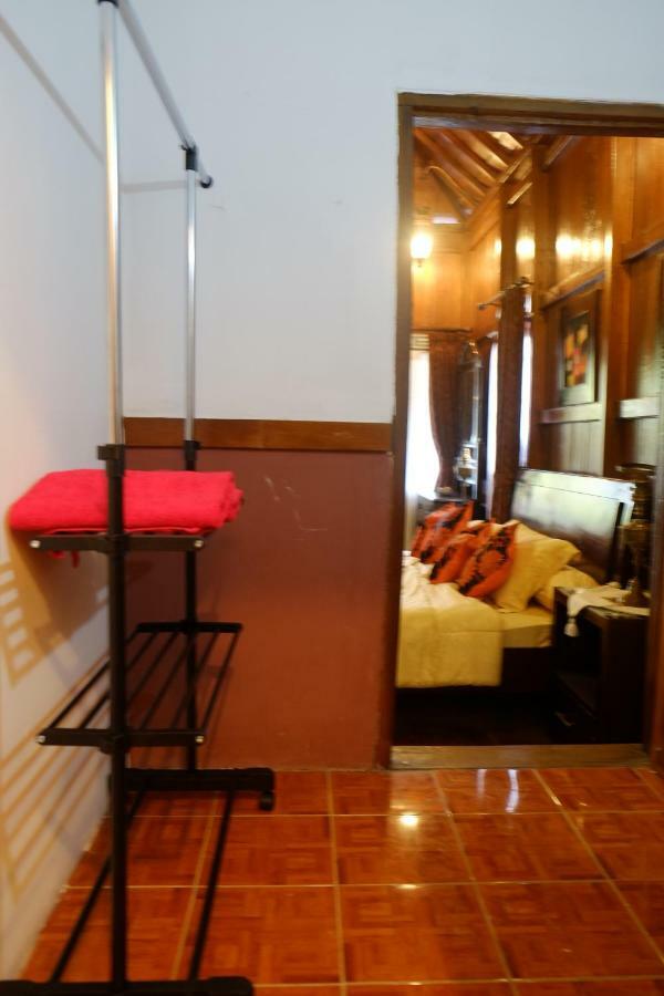 Badjoeri Ethnic Wooden Homestay Bandung Eksteriør billede