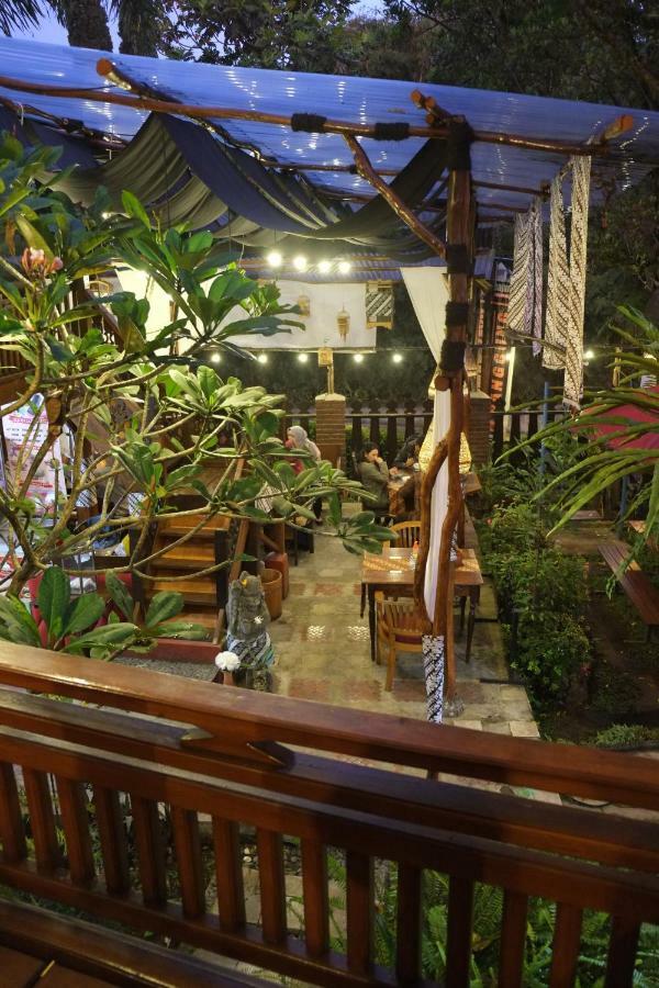 Badjoeri Ethnic Wooden Homestay Bandung Eksteriør billede