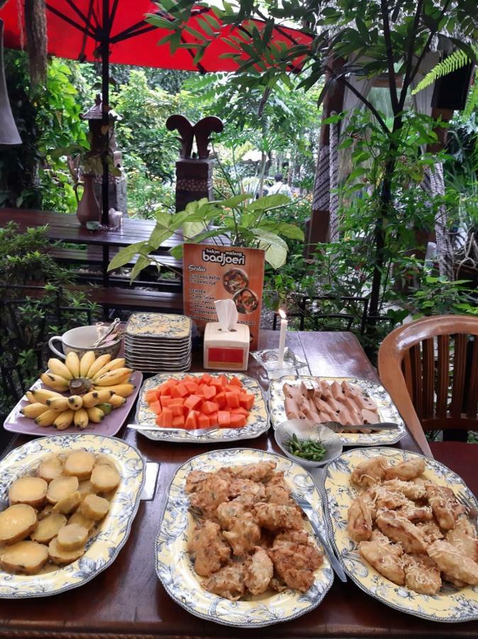 Badjoeri Ethnic Wooden Homestay Bandung Eksteriør billede